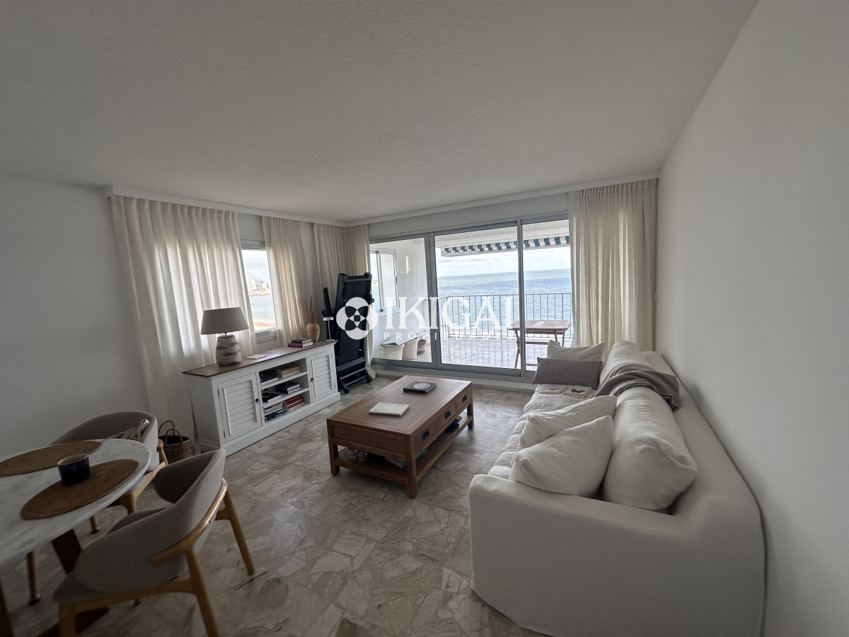 Apartamento ID.486 - Vende Tamanaco de 2 dormitorios RECICLADO, Punta del Este