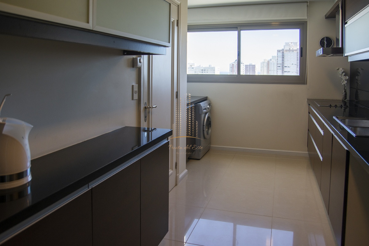 Apartamento ID.968 - Departamento en venta y alquiler temporal en Punta del Este,Torre Imperiale.
