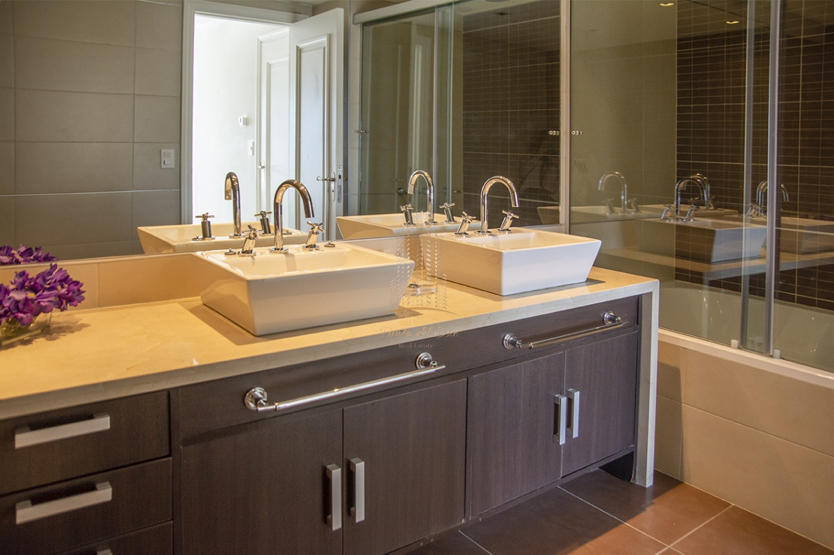 Apartamento ID.968 - Departamento en venta y alquiler temporal en Punta del Este,Torre Imperiale.