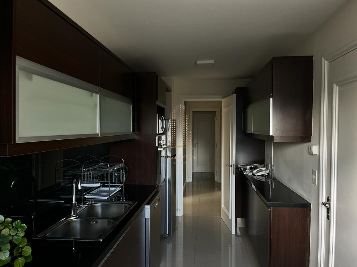 Apartamento ID.966 - Departamento de 2 dormitorios en alquiler en Torre Imperiale, Punta del Este