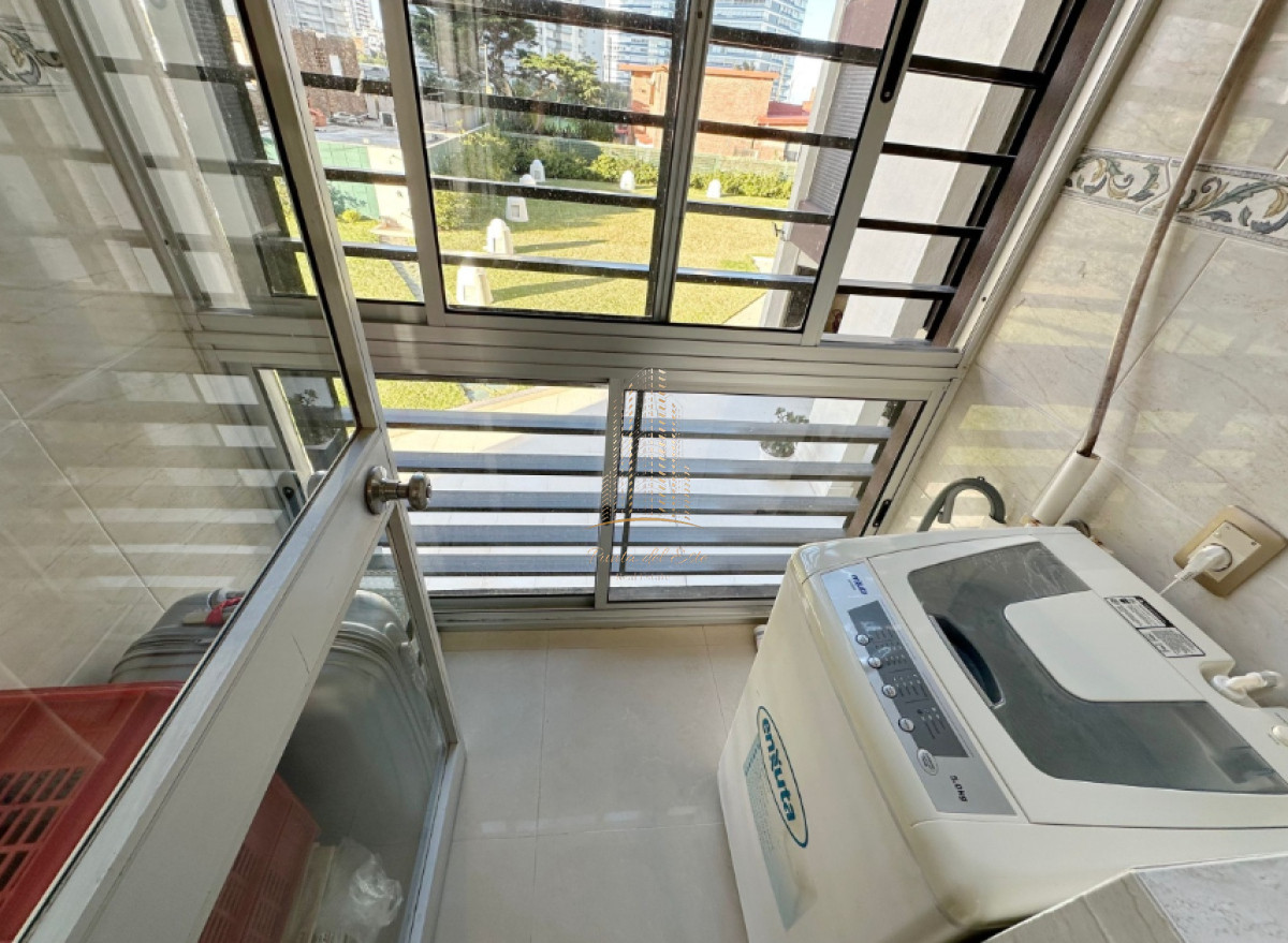 Apartamento ID.805 - Vende Apartamento frente al mar en Brava, Punta del Este de 2 dormitorios.