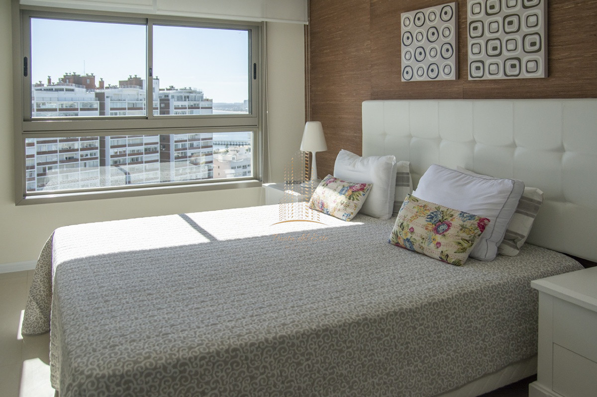 Apartamento ID.968 - Departamento en venta y alquiler temporal en Punta del Este,Torre Imperiale.