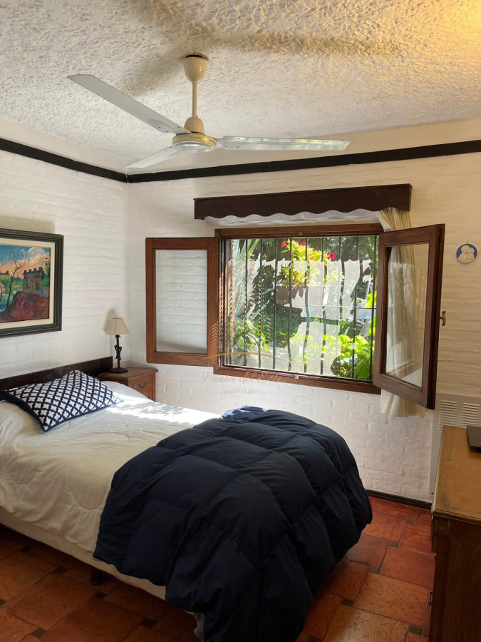 Casa ID.1025 - Hermosa cabaña de 4 dormitorios en venta a metros de Playa Mansa, Punta del Este