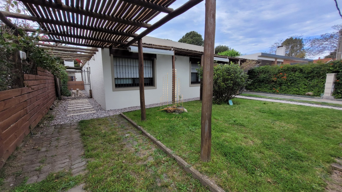 Casa ID.1029 - Casa de 3 dormitorios en Barrio Cantegril