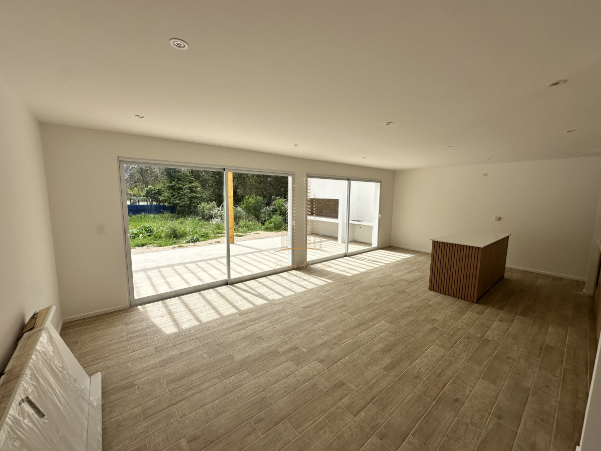 Casa ID.1027 - Vende casa de 3 dormitorios a estrenar, Punta del Este