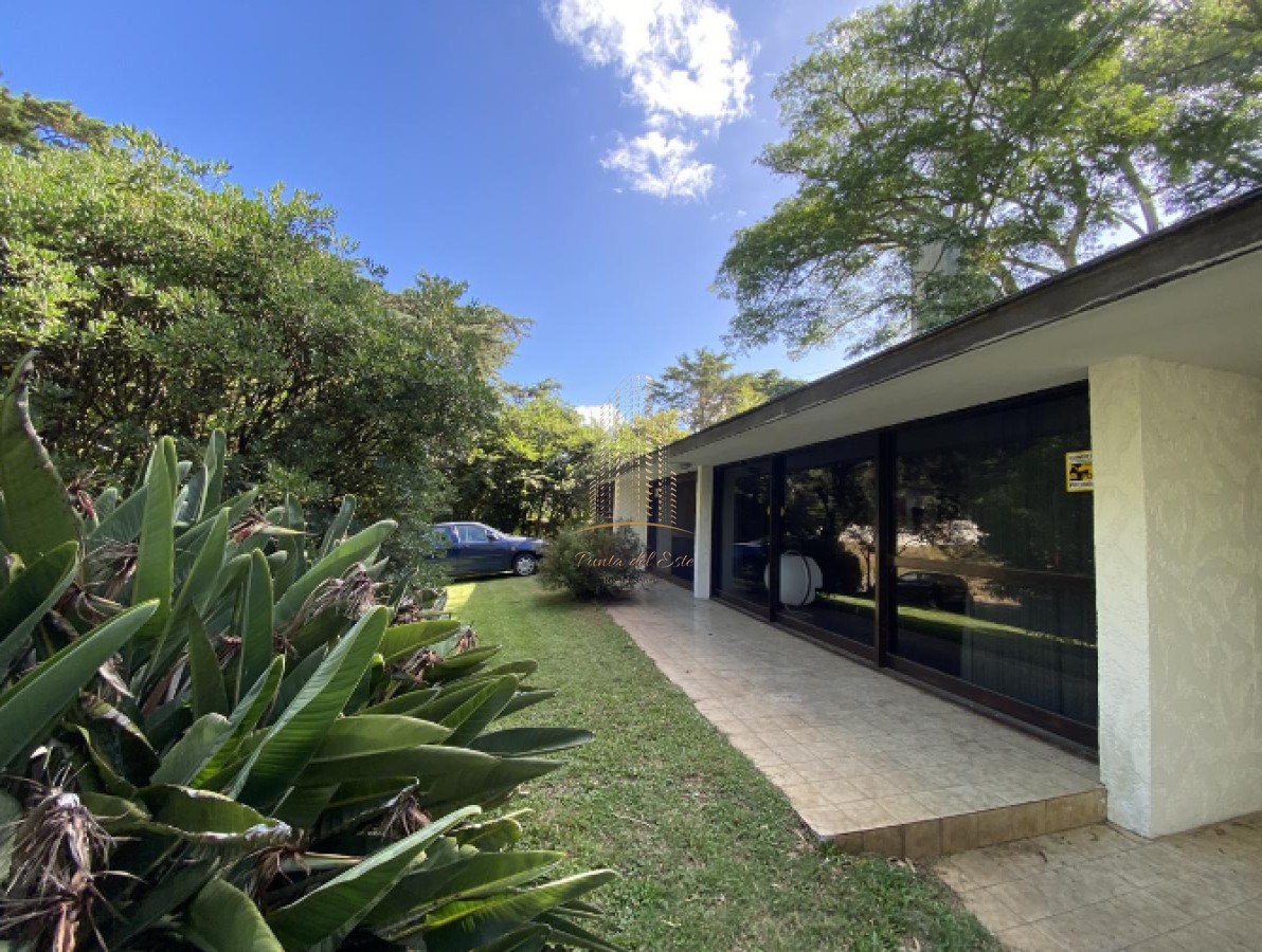 Casa ID.1028 - Chalet en venta en espectacular zona