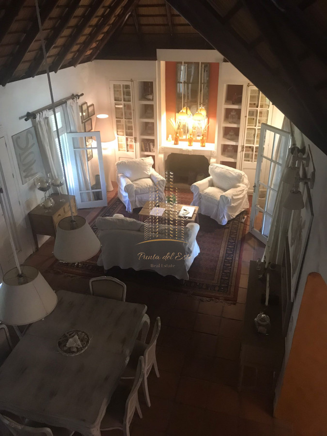 Casa ID.1031 - Chalet de 4 dormitorios, piscina y parrillero en alquiler. Zona tranquila. Punta del Este.