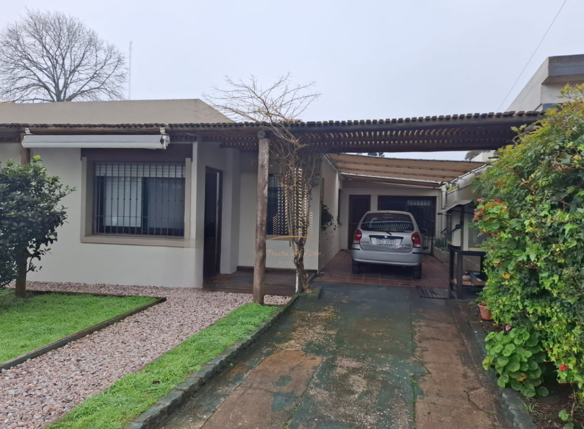 Casa ID.1029 - Casa de 3 dormitorios en Barrio Cantegril