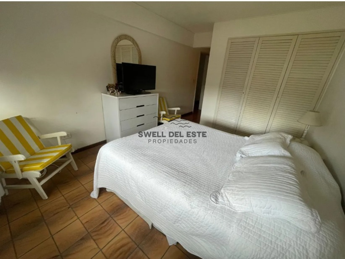 Apartamento ID.248 - Apartamento en venta de 3 dormitorios en Punta del Este con vista al mar