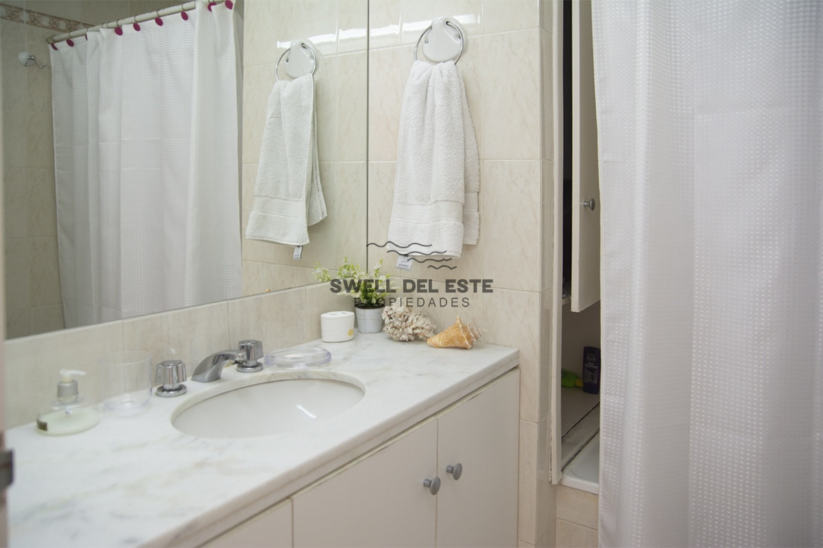 Apartamento ID.260 - Espectacular Penthouse en venta a pasos del mar. 3 dormitorios + dependencia. Playa Brava.