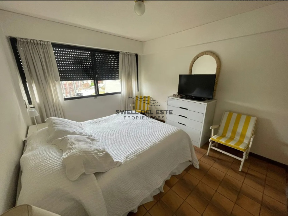 Apartamento ID.248 - Apartamento en venta de 3 dormitorios en Punta del Este con vista al mar