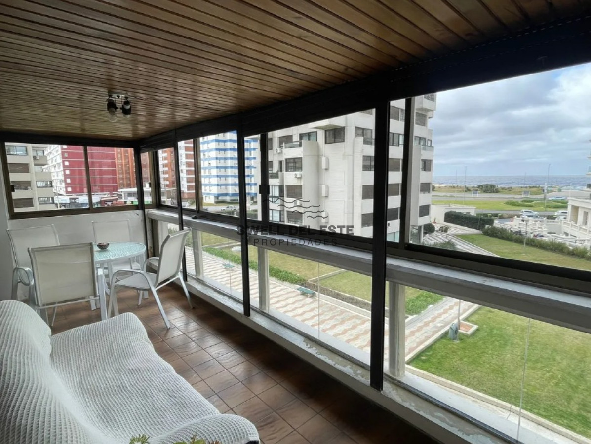Apartamento ID.248 - Apartamento en venta de 3 dormitorios en Punta del Este con vista al mar