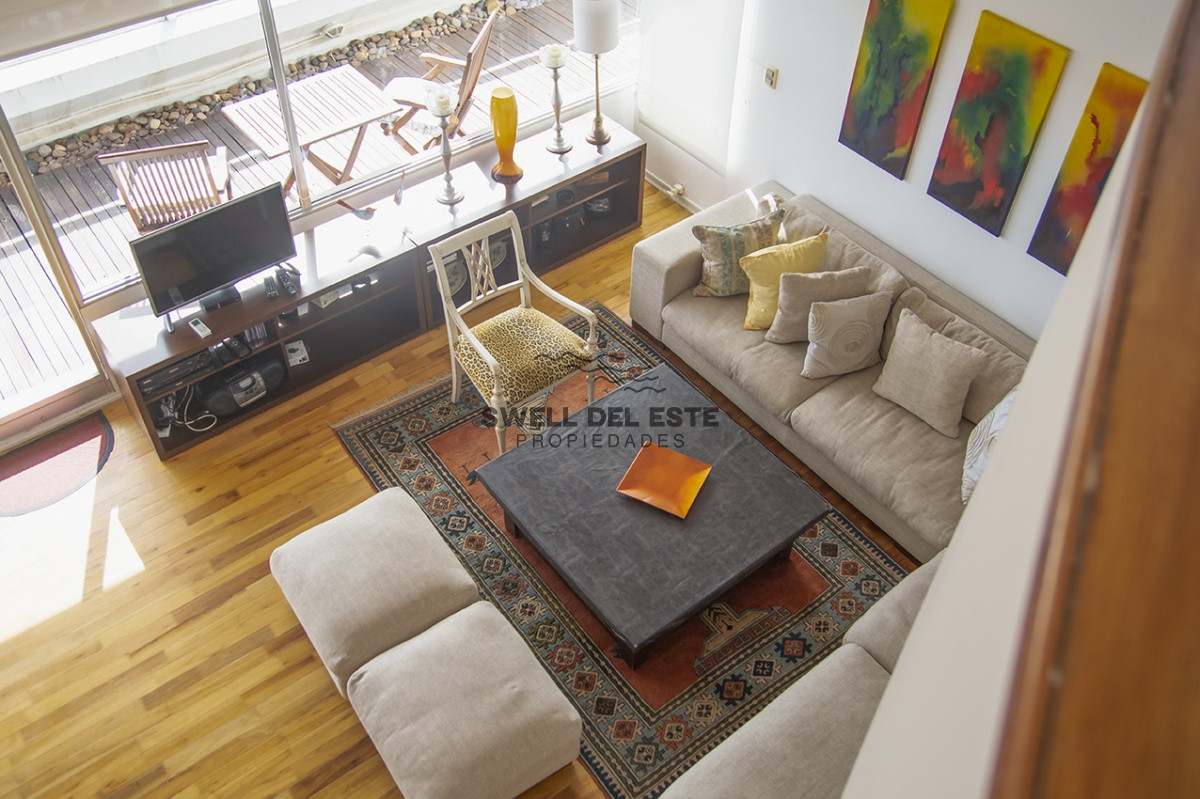 Apartamento ID.260 - Espectacular Penthouse en venta a pasos del mar. 3 dormitorios + dependencia. Playa Brava.