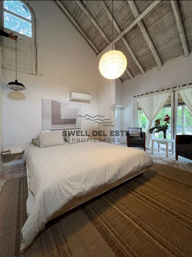 Casa ID.270 - Amplia casa a la venta en Punta del Este de 6 dormitorios en el Tesoro a 200 mts de ruta 10