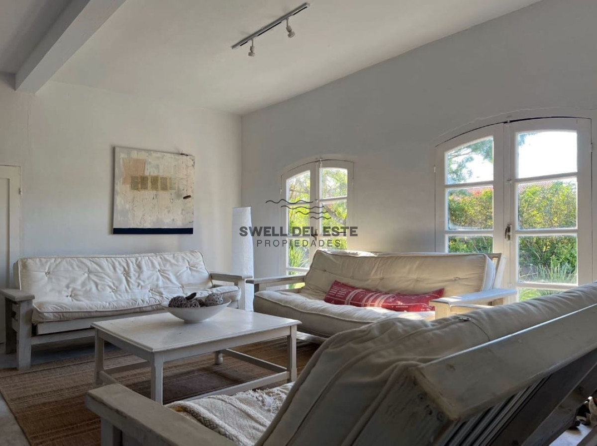 Casa ID.270 - Amplia casa a la venta en Punta del Este de 6 dormitorios en el Tesoro a 200 mts de ruta 10