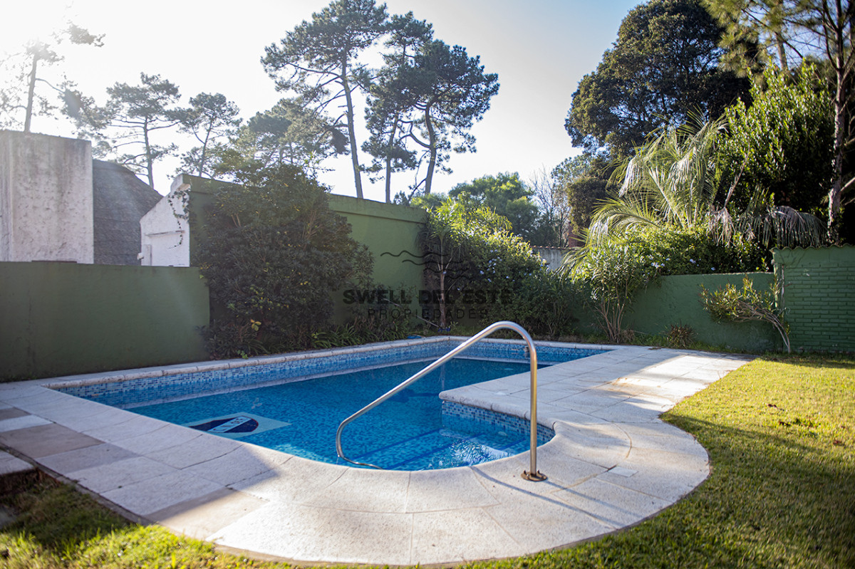 Casa ID.517 - Muy linda casa en venta, zona inmejorable, 3 dormitorios y servicio