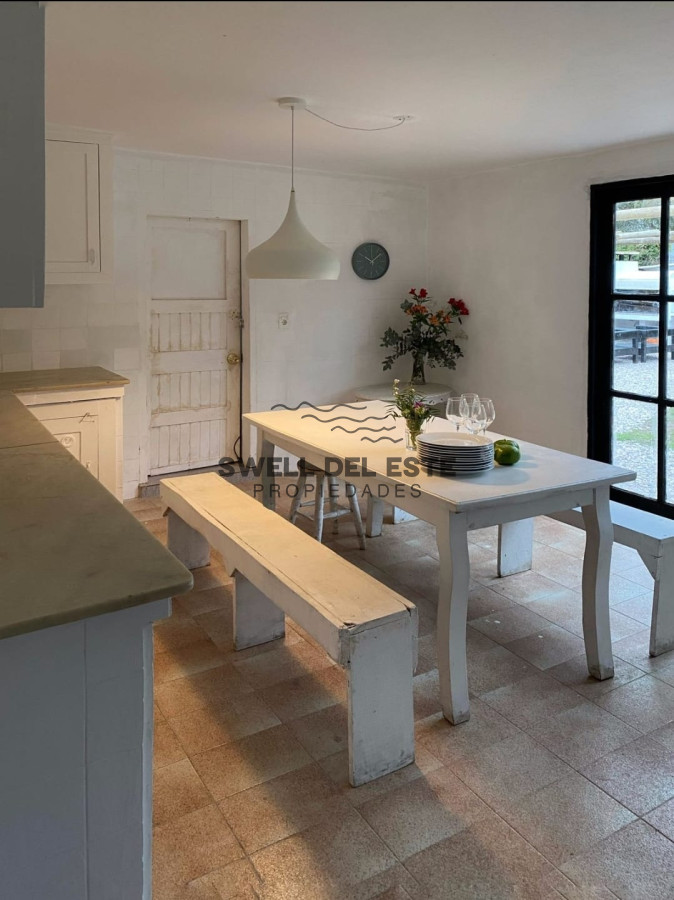 Casa ID.270 - Amplia casa a la venta en Punta del Este de 6 dormitorios en el Tesoro a 200 mts de ruta 10