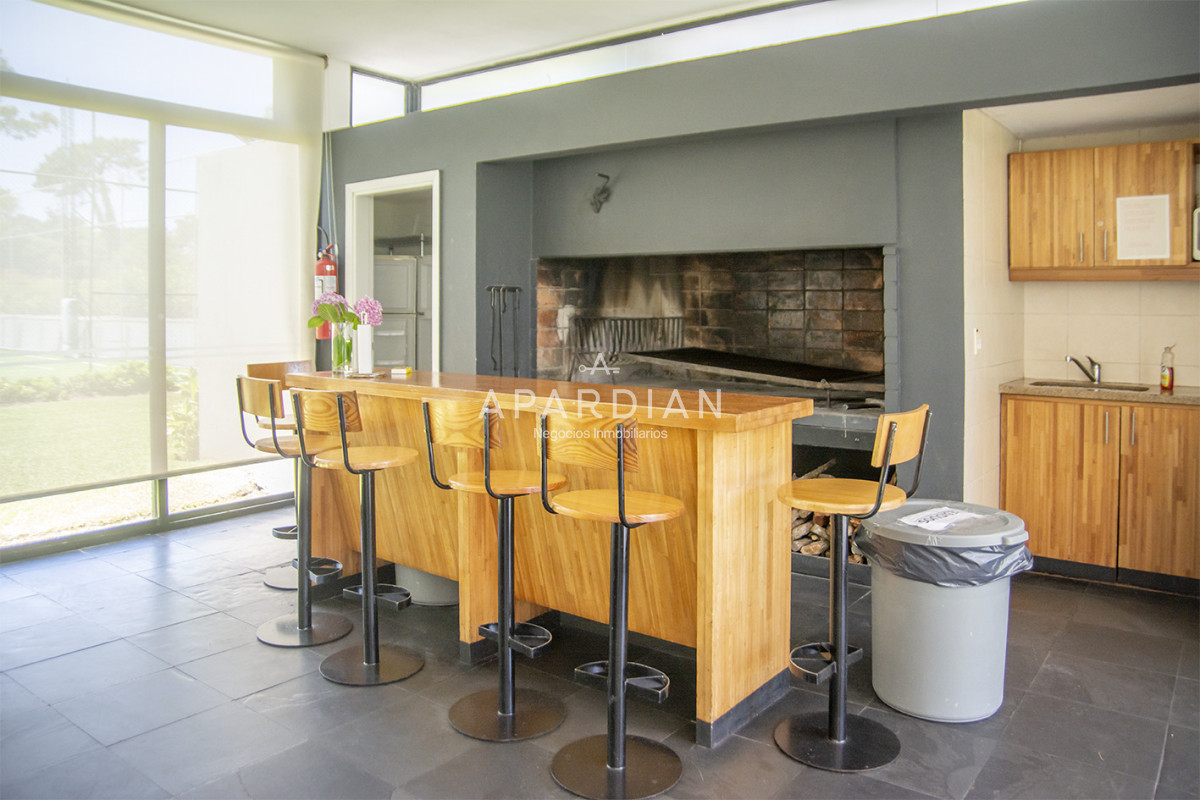 Apartamento ID.21099645 - Vende apto de 2 dormitorios con vista al mar en Punta del este