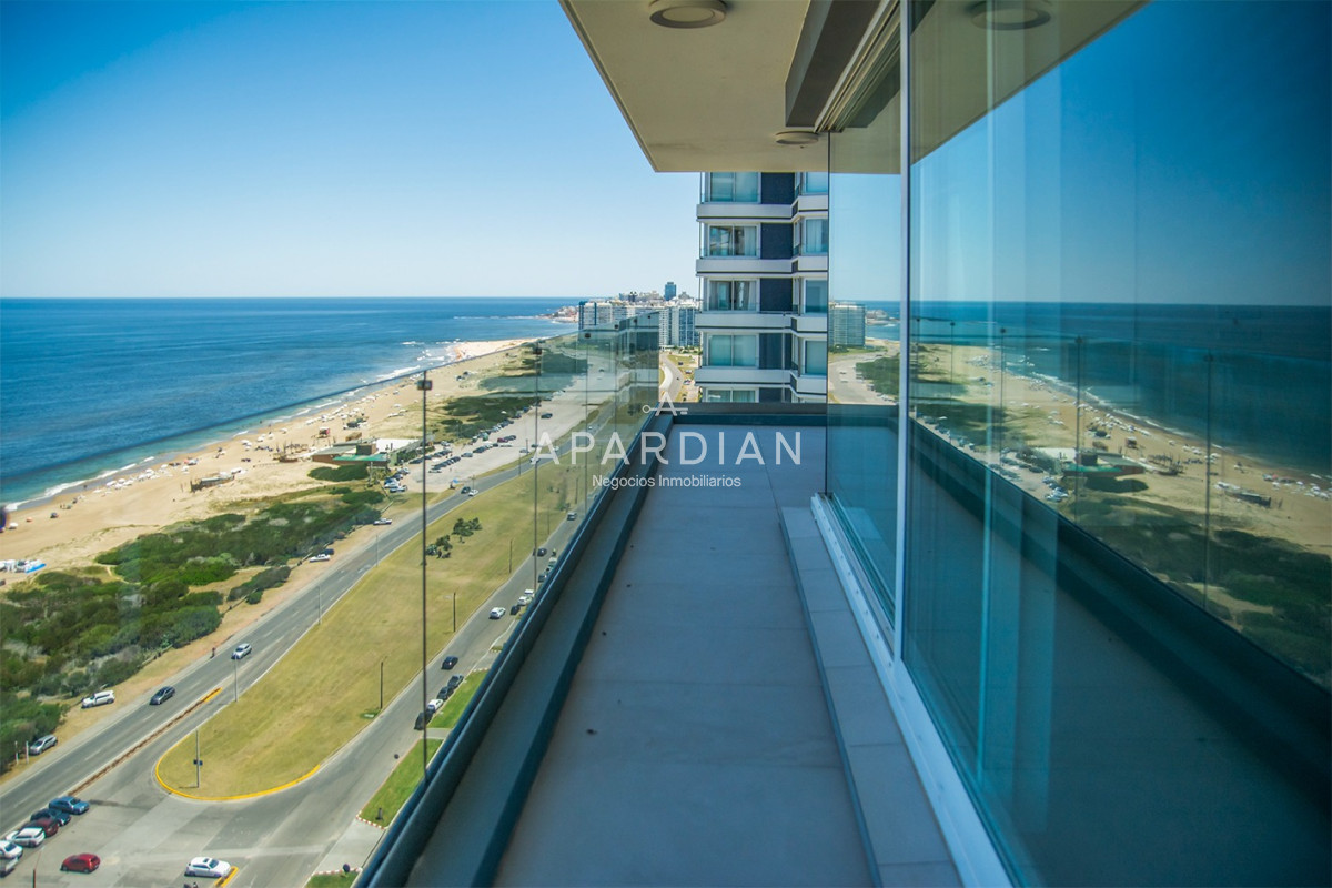 Apartamento ID.21098890 - Espectacular planta en LE PARC III, Esquinero en venta