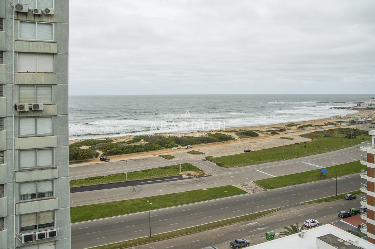 Apartamento ID.21097209 - Apartamento en Venta de 3 dormitorios en parada 2 de playa brava, cerca de servicios en Punta del Este 