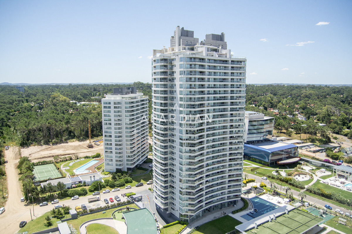 Apartamento ID.21098890 - Espectacular planta en LE PARC III, Esquinero en venta