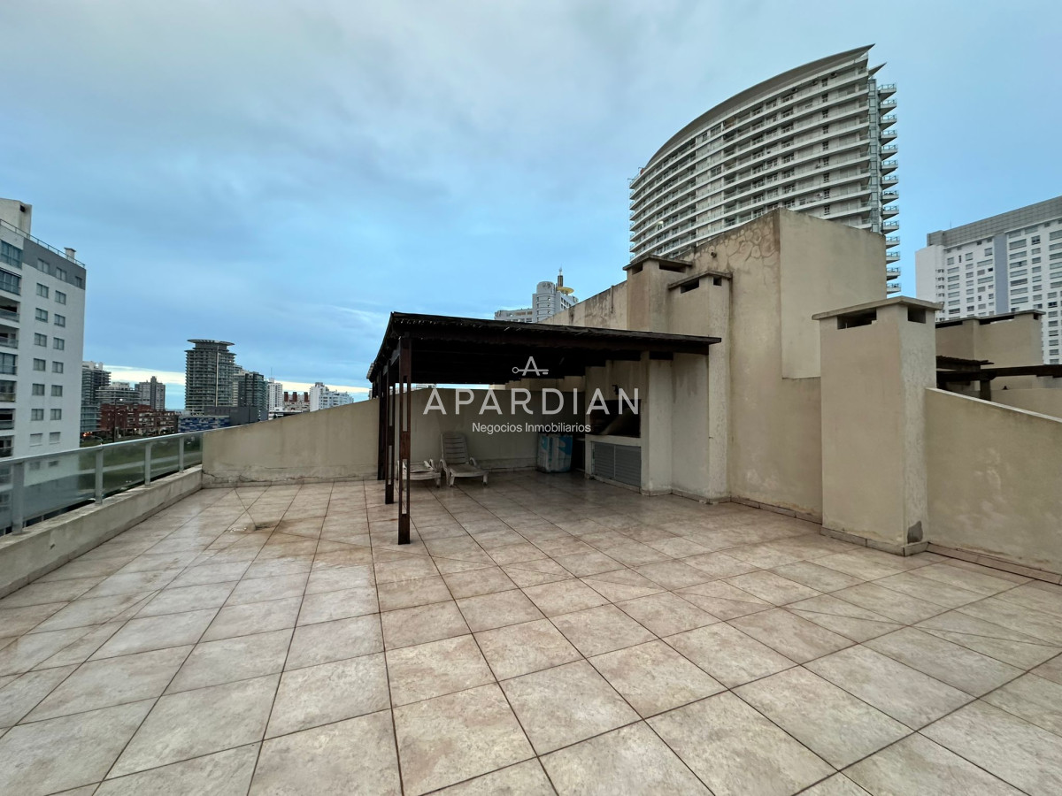 Apartamento ID.21096914 - Oportunidad. Vende apartamento de 2 dormitorios con azotea y parrillero, Punta del Este 