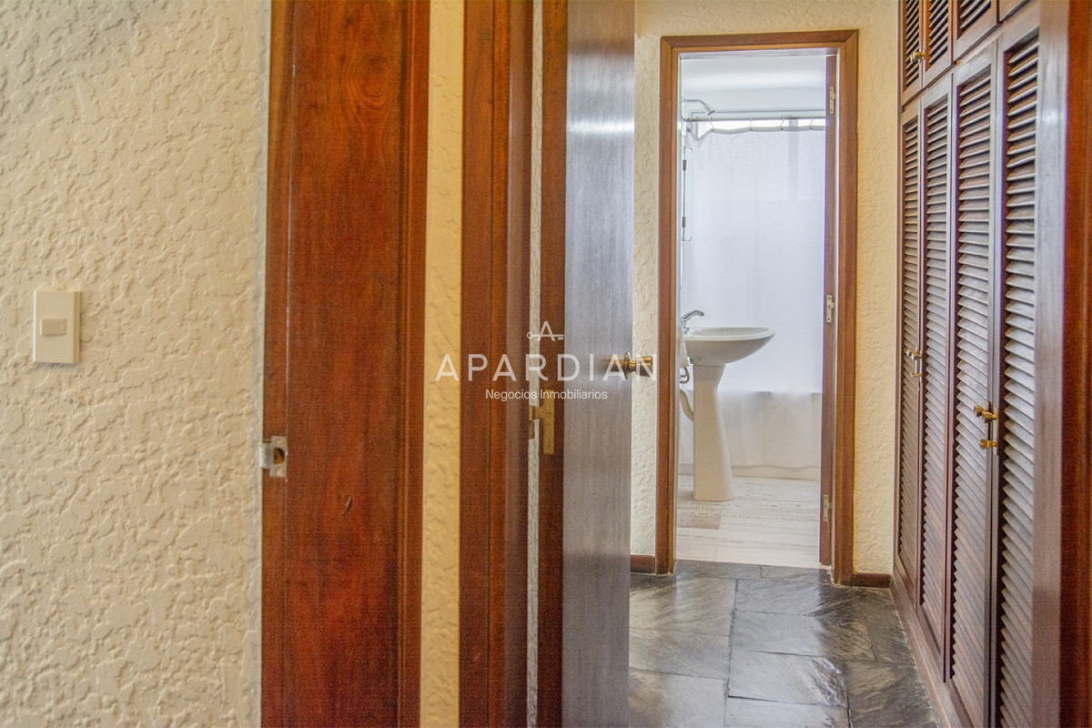 Apartamento ID.21097209 - Apartamento en Venta de 3 dormitorios en parada 2 de playa brava, cerca de servicios en Punta del Este 