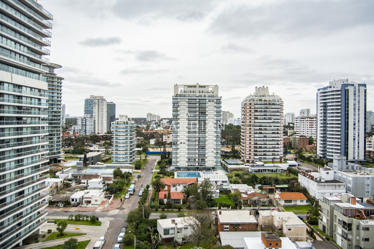 Apartamento ID.21097209 - Apartamento en Venta de 3 dormitorios en parada 2 de playa brava, cerca de servicios en Punta del Este 