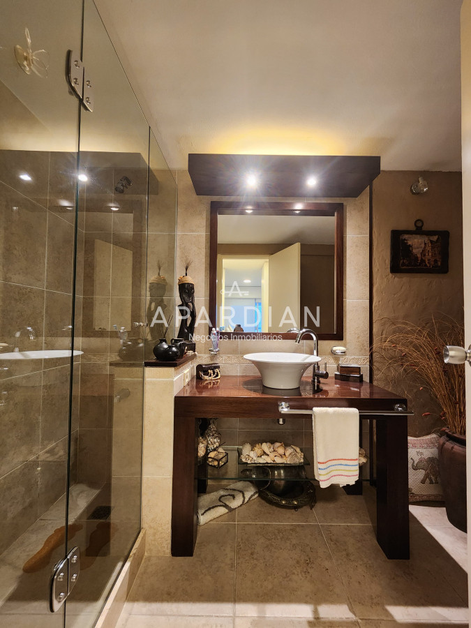 Apartamento ID.21097608 - Vende apartamento de 2 dormitorios en Punta del Este.