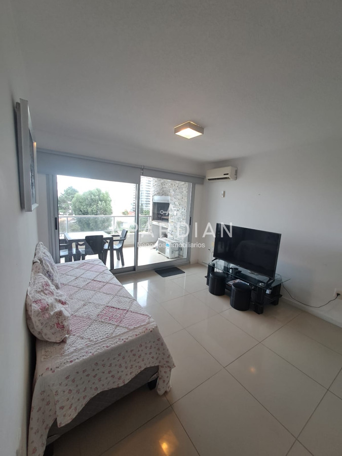 Apartamento ID.21098484 - Apartamento en venta de 2 dormitorios en suite en Torre Moon,  Punta del Este