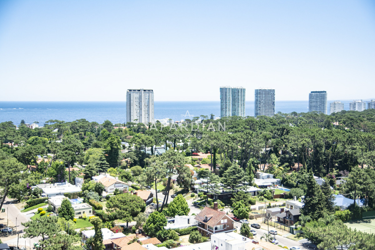 Apartamento ID.21099645 - Vende apto de 2 dormitorios con vista al mar en Punta del este