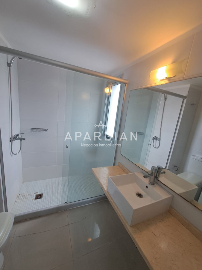 Apartamento ID.21098484 - Apartamento en venta de 2 dormitorios en suite en Torre Moon,  Punta del Este