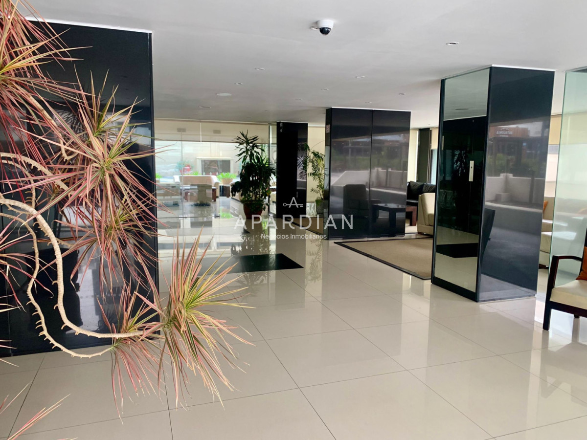 Apartamento ID.21099173 - En venta apartamento de 2 mas dep. en Península, Punta del Este