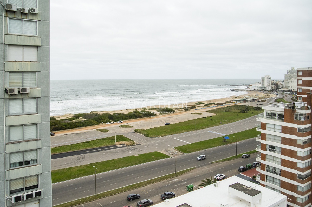 Apartamento ID.21097209 - Apartamento en Venta de 3 dormitorios en parada 2 de playa brava, cerca de servicios en Punta del Este 