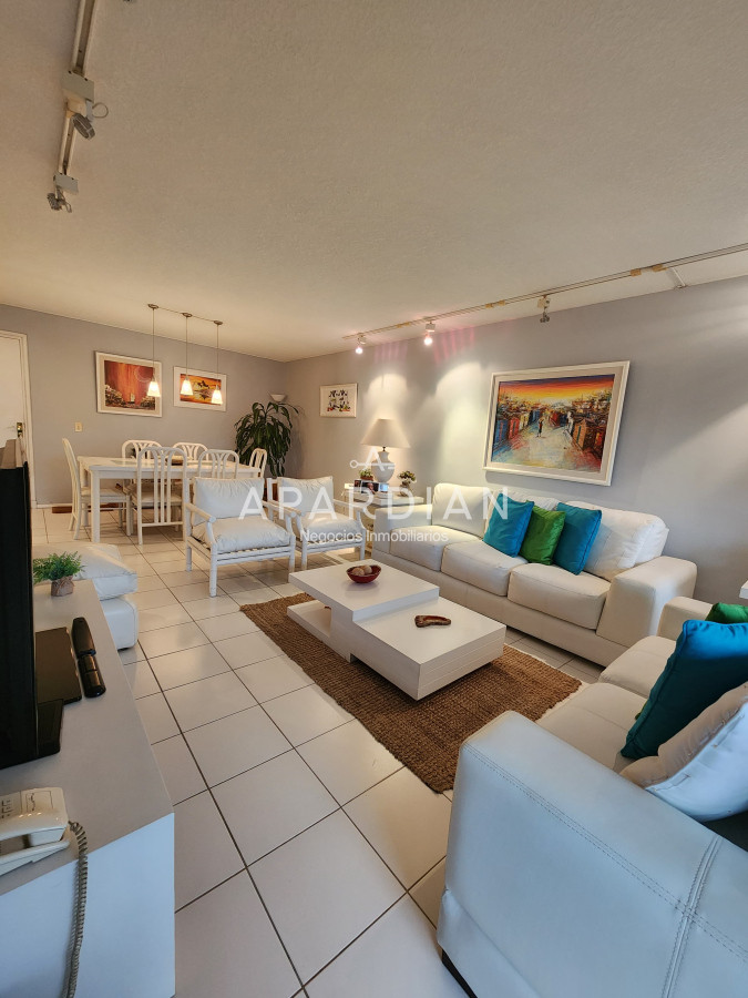 Apartamento ID.21097608 - Vende apartamento de 2 dormitorios en Punta del Este.