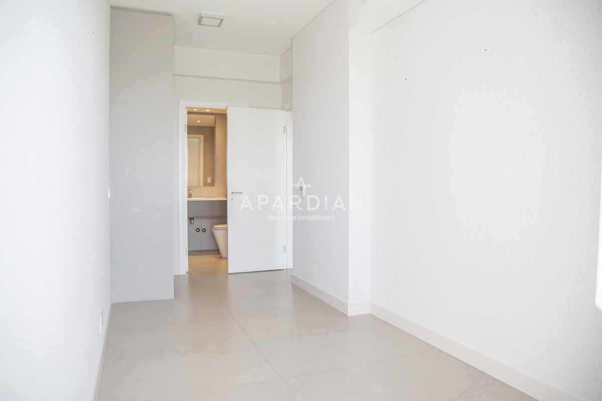 Apartamento ID.21098890 - Espectacular planta en LE PARC III, Esquinero en venta