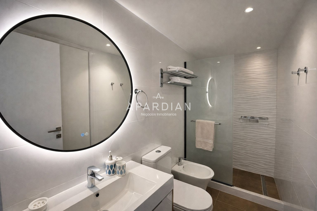 Apartamento ID.21098486 - Departamento de 2 dorm en venta en Torres del Este, excelente ubicacion