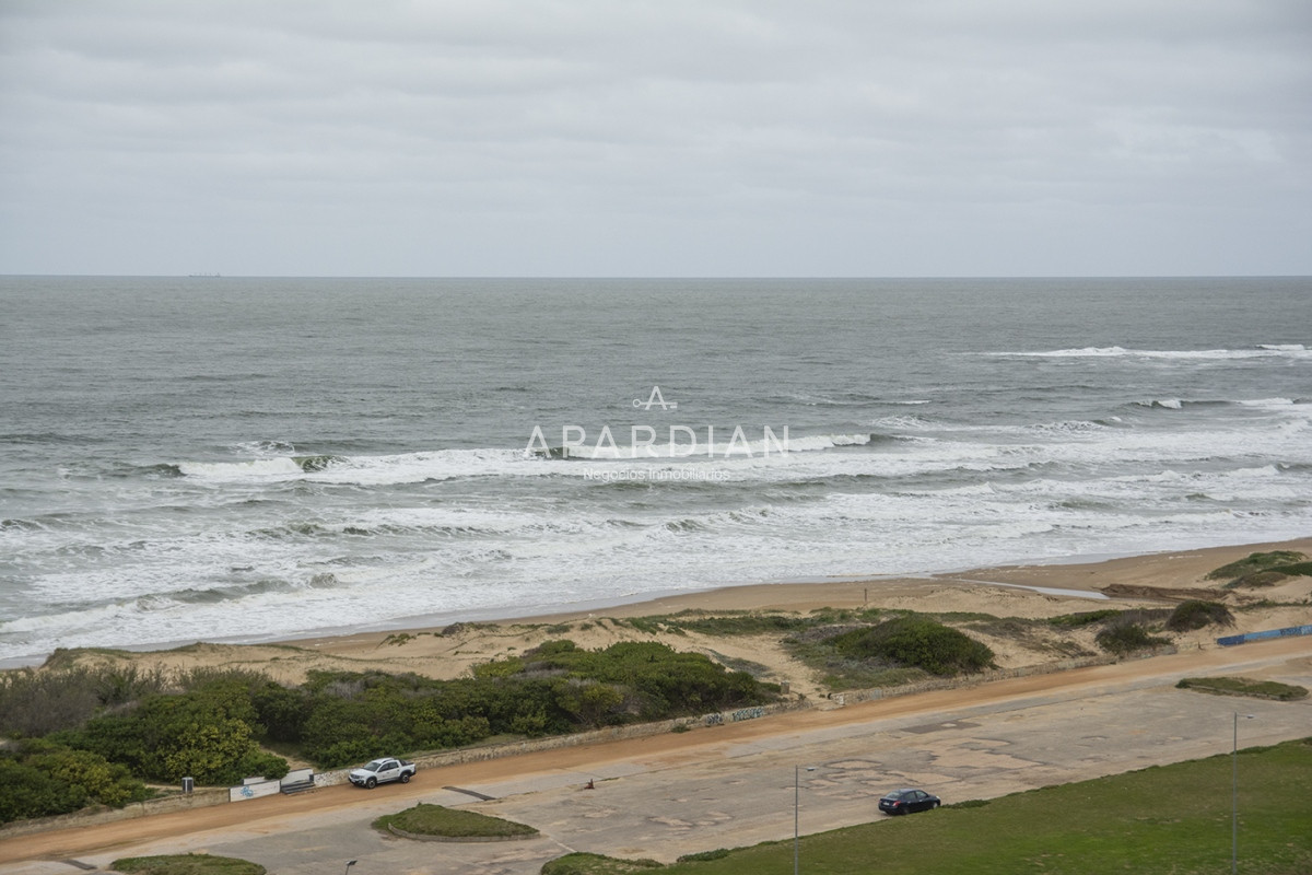 Apartamento ID.21097209 - Apartamento en Venta de 3 dormitorios en parada 2 de playa brava, cerca de servicios en Punta del Este 