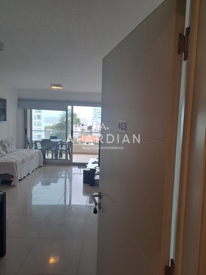 Apartamento ID.21098484 - Apartamento en venta de 2 dormitorios en suite en Torre Moon,  Punta del Este