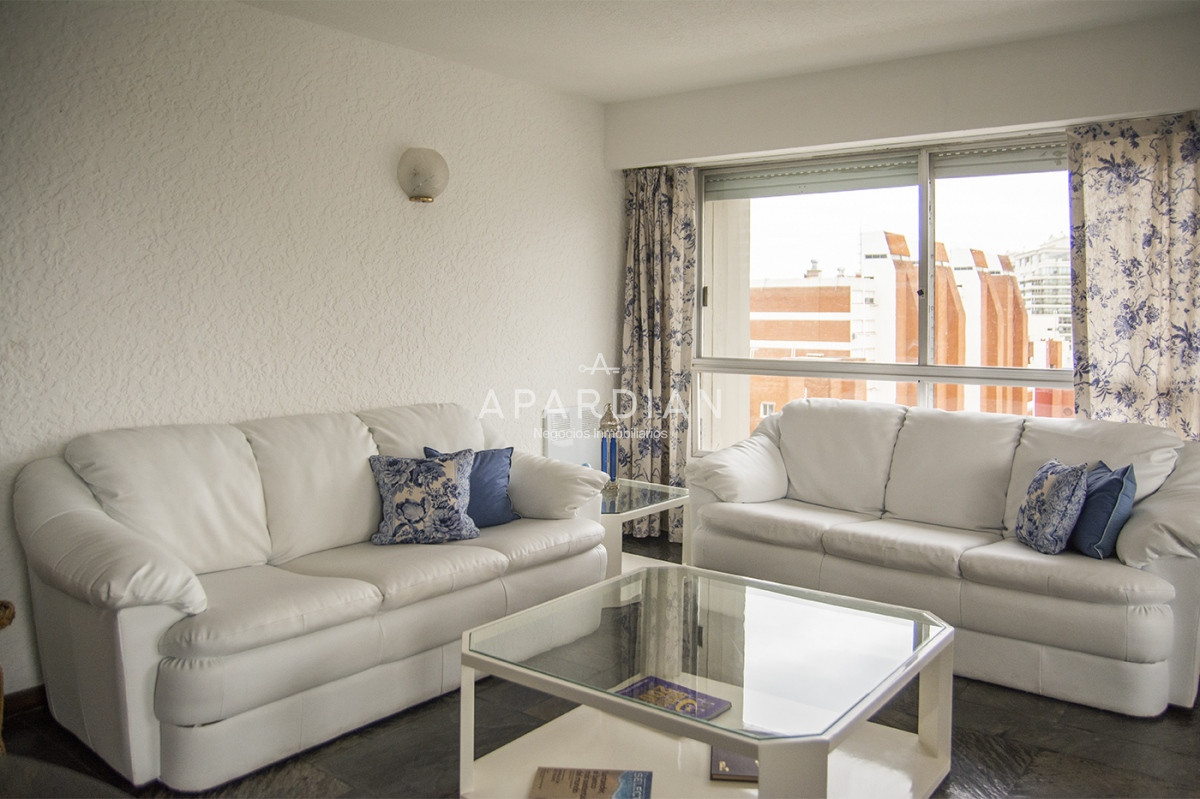 Apartamento ID.21097209 - Apartamento en Venta de 3 dormitorios en parada 2 de playa brava, cerca de servicios en Punta del Este 