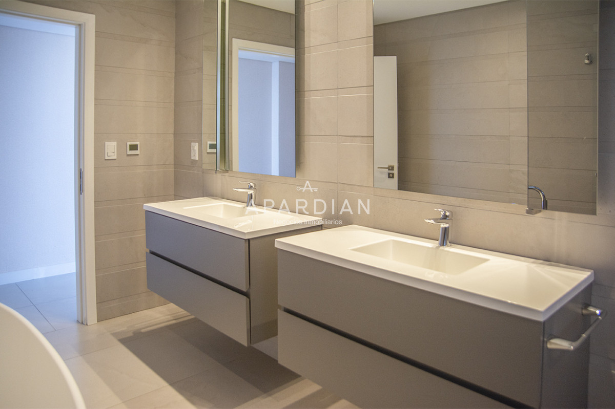 Apartamento ID.21098890 - Espectacular planta en LE PARC III, Esquinero en venta