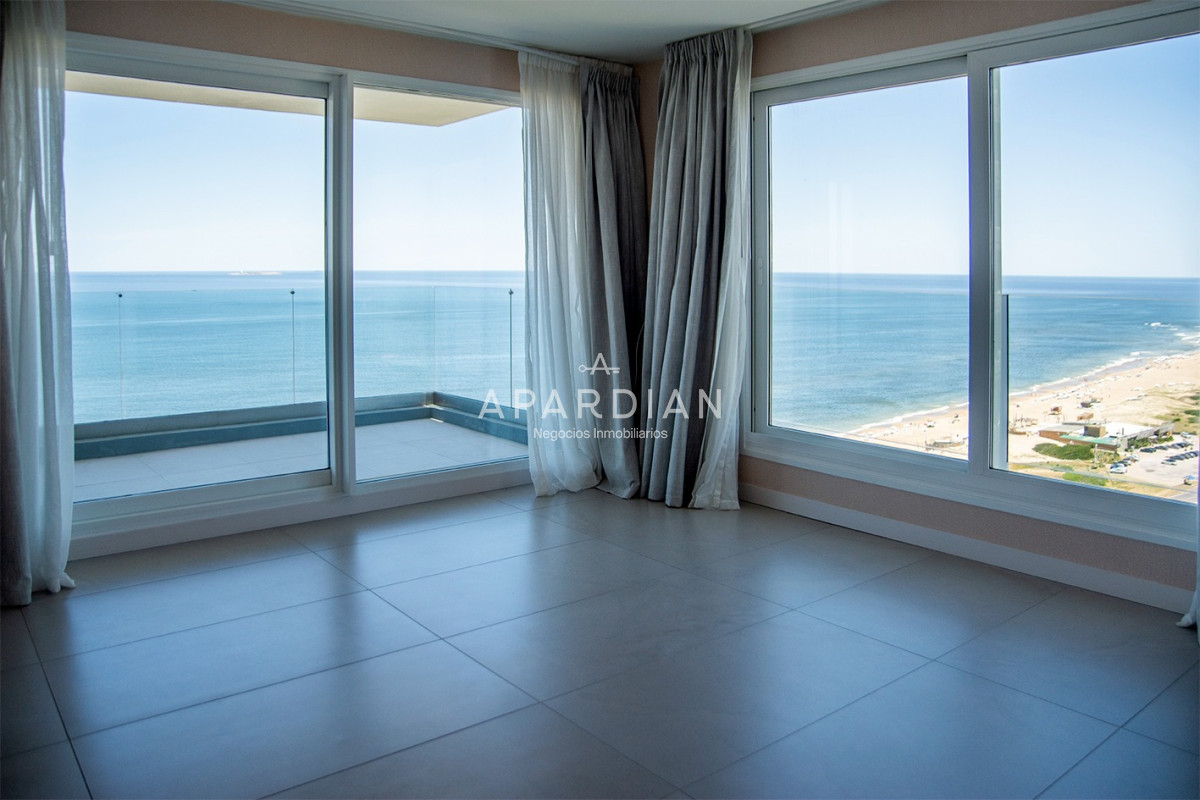 Apartamento ID.21098890 - Espectacular planta en LE PARC III, Esquinero en venta