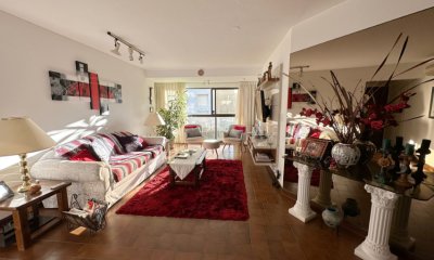 Vende Apartamento frente al mar en Brava, Punta del Este de 2 dormitorios.