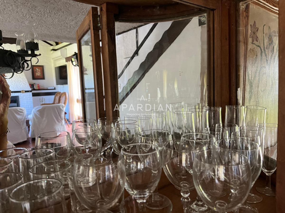 Casa ID.21099242 - Hermosa cabaña de 4 dormitorios en venta a metros de Playa Mansa, Punta del Este