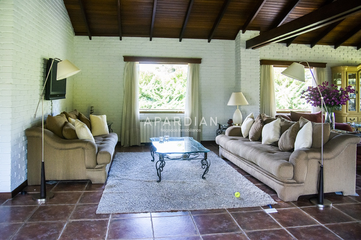 Casa ID.21098117 - Hermosa casa de gran tamaño en venta,  zona de Pinares, Punta del Este
