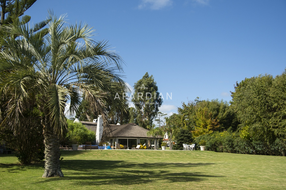 Casa ID.21098117 - Hermosa casa de gran tamaño en venta,  zona de Pinares, Punta del Este
