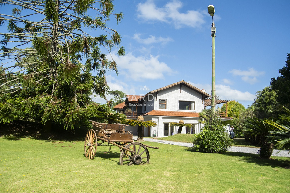 Casa ID.21098117 - Hermosa casa de gran tamaño en venta,  zona de Pinares, Punta del Este