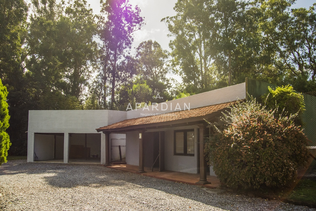 Casa ID.21098117 - Hermosa casa de gran tamaño en venta,  zona de Pinares, Punta del Este