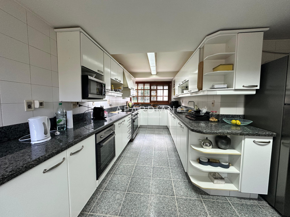 Casa ID.21098179 - Espectacular casa en Venta en Golf, Punta del Este 