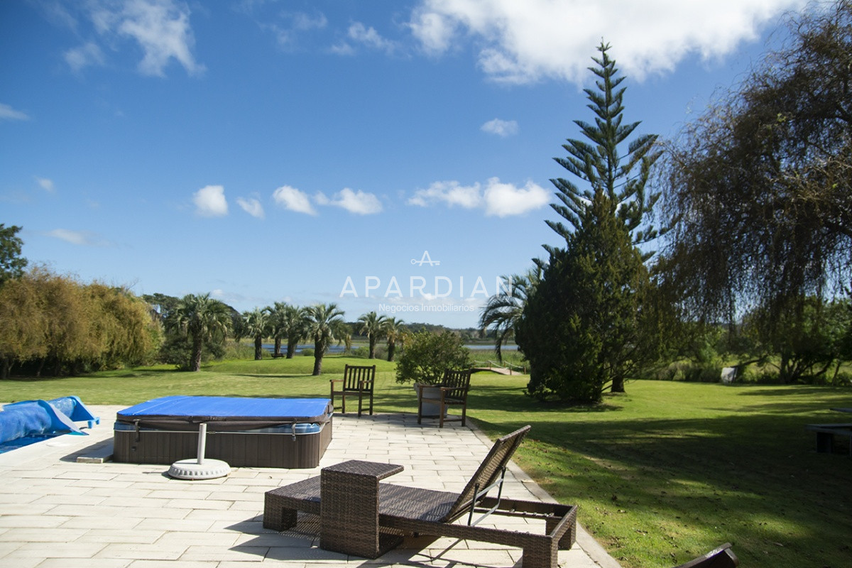 Casa ID.21098117 - Hermosa casa de gran tamaño en venta,  zona de Pinares, Punta del Este